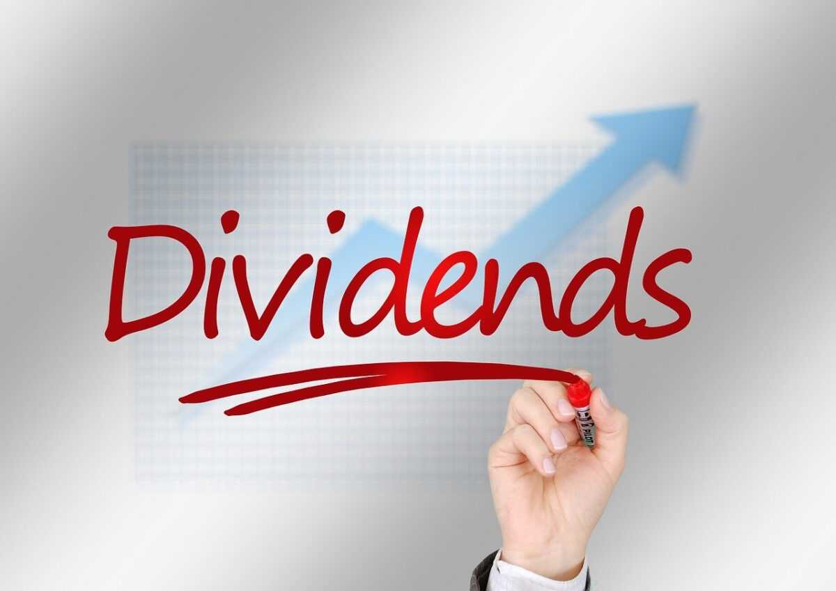 mark, marker, hand, write, glass, glass pane, profit distribution, royalty, dividend, arrows, profit, excess, yield, increase in value, dividend, dividend, dividend, dividend, dividend